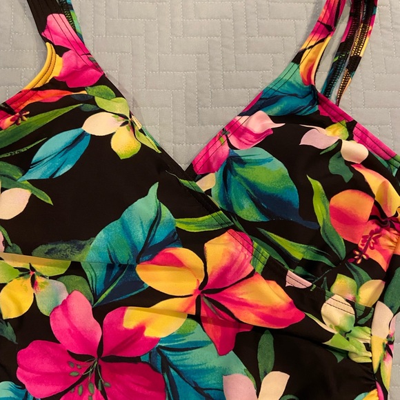 Women’s Miraclesuit Black Escape Tropical Print - Picture 3 of 7